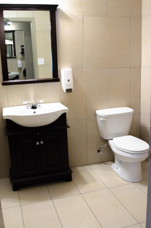 Hotel Econo-One Amos ภายนอก รูปภาพ