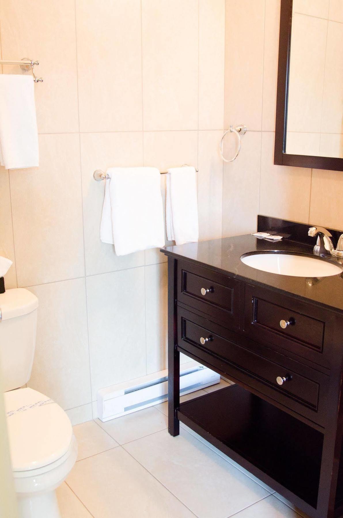 Hotel Econo-One Amos ภายนอก รูปภาพ