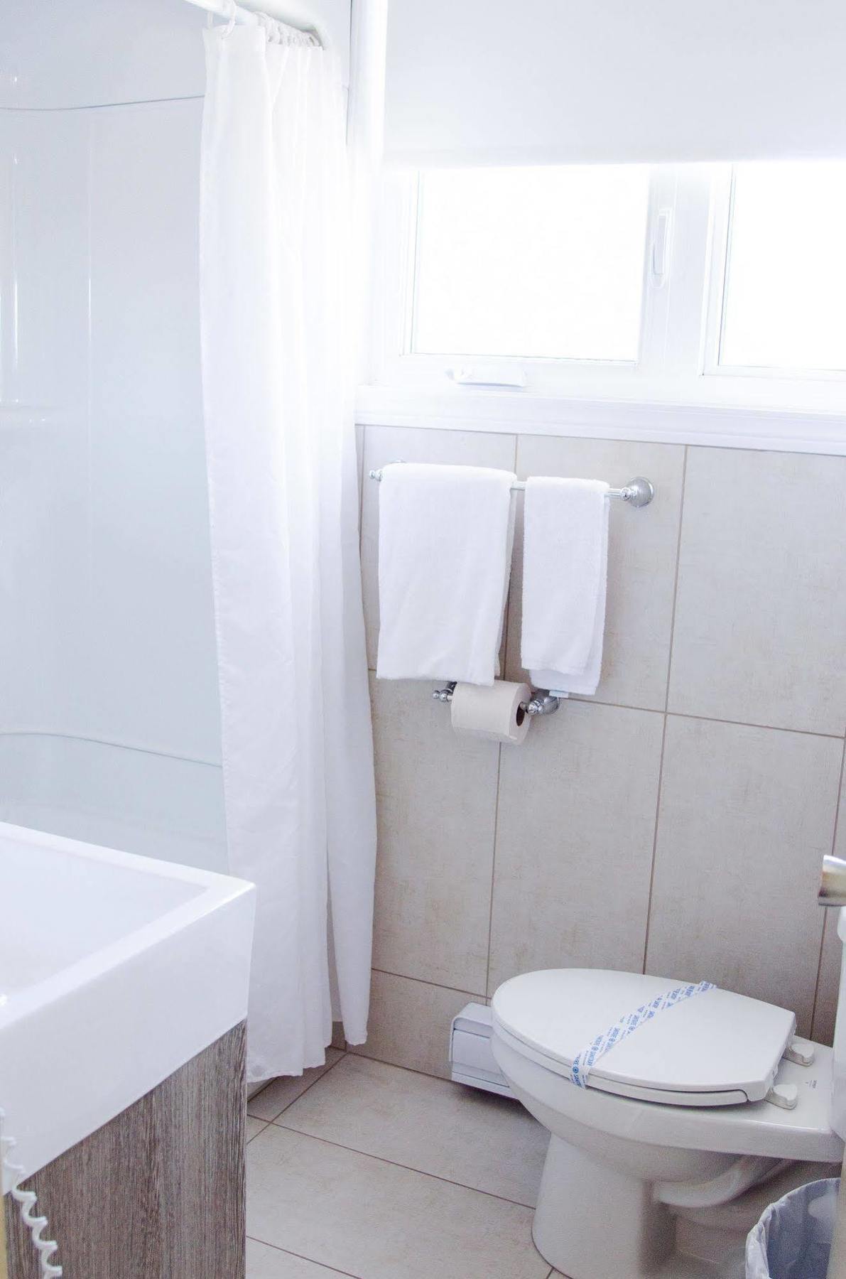 Hotel Econo-One Amos ภายนอก รูปภาพ