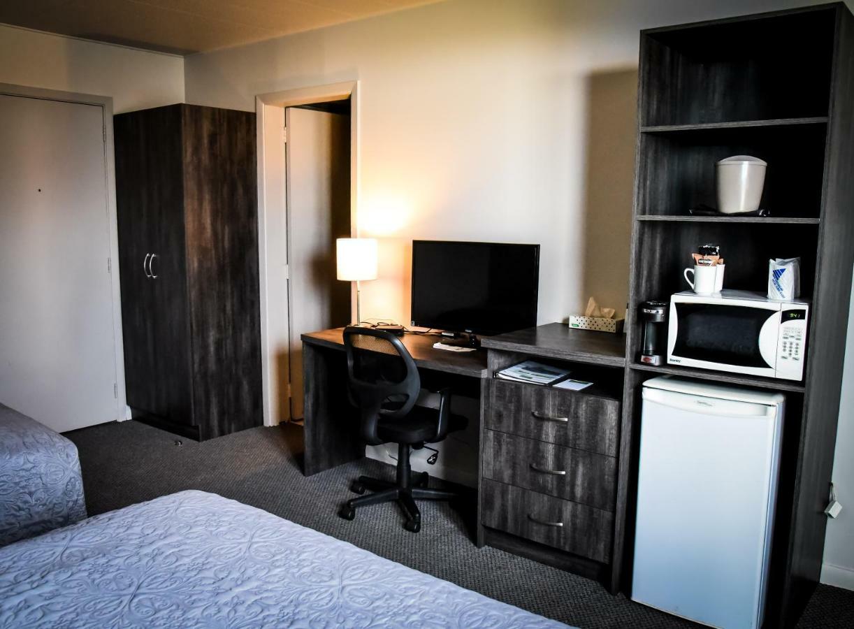 Hotel Econo-One Amos ภายนอก รูปภาพ