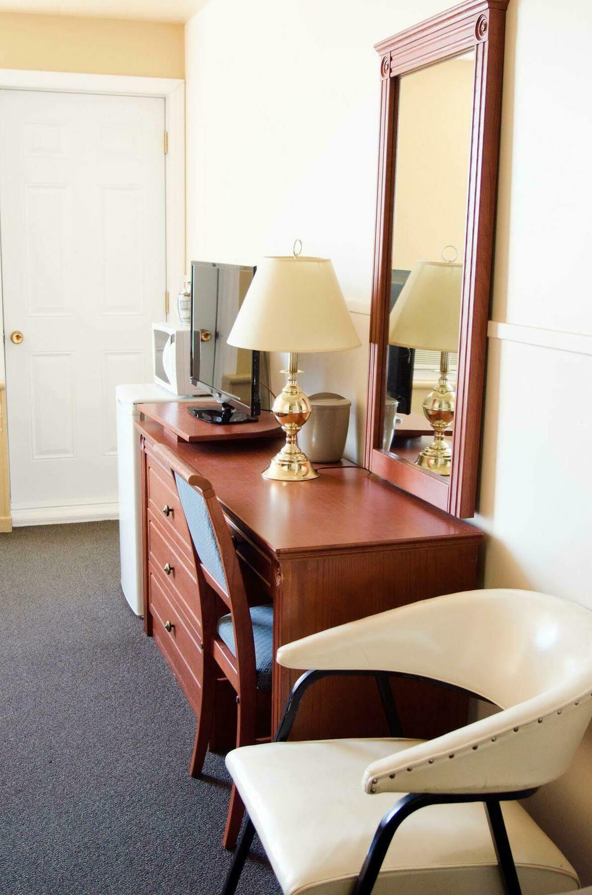 Hotel Econo-One Amos ภายนอก รูปภาพ