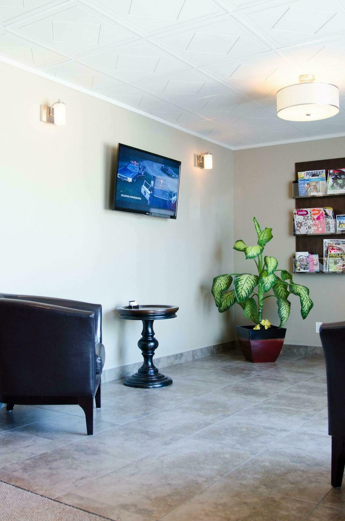 Hotel Econo-One Amos ภายนอก รูปภาพ