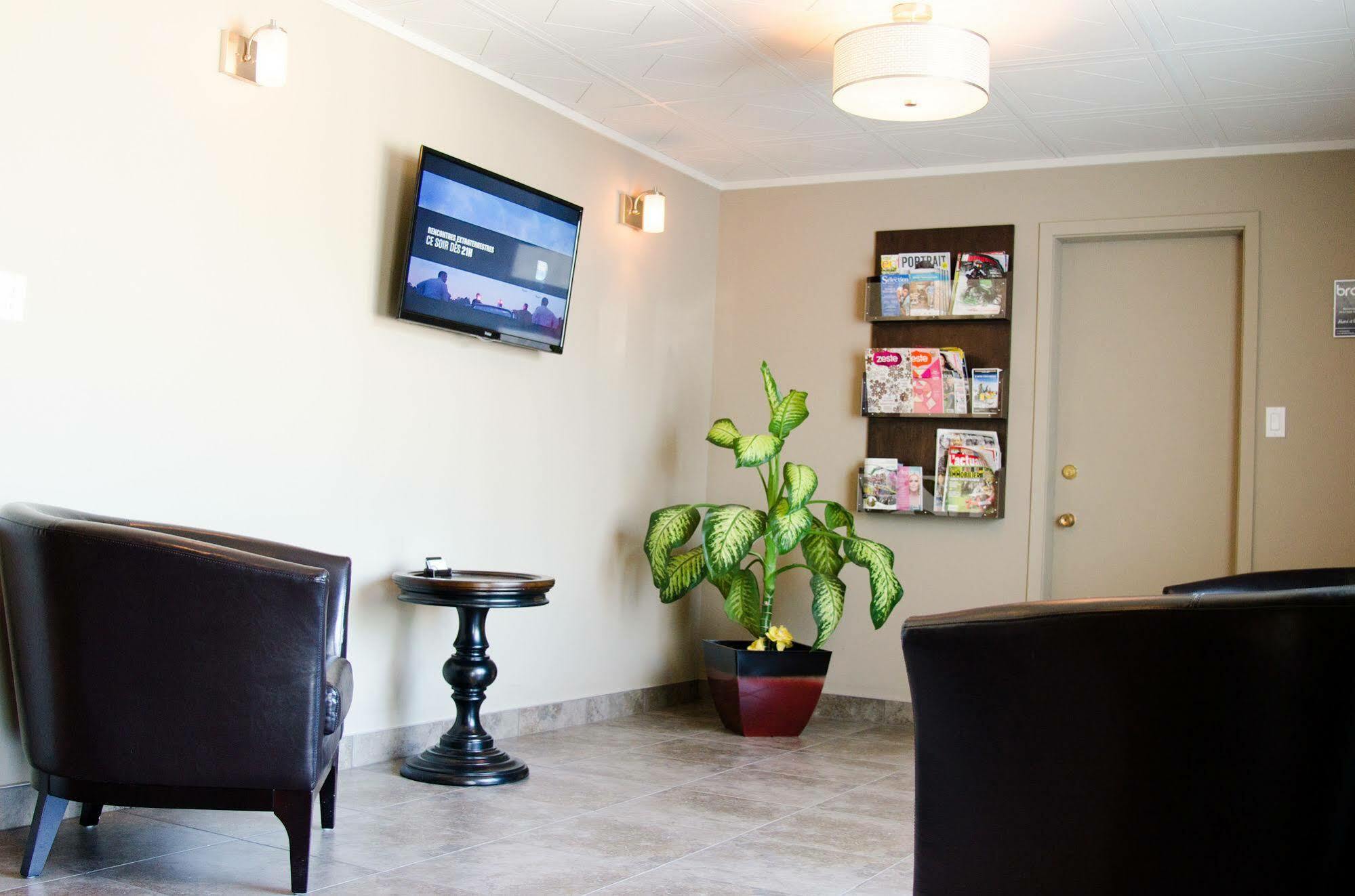 Hotel Econo-One Amos ภายนอก รูปภาพ
