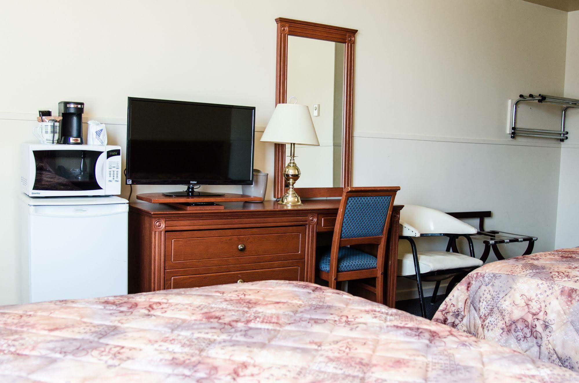 Hotel Econo-One Amos ภายนอก รูปภาพ
