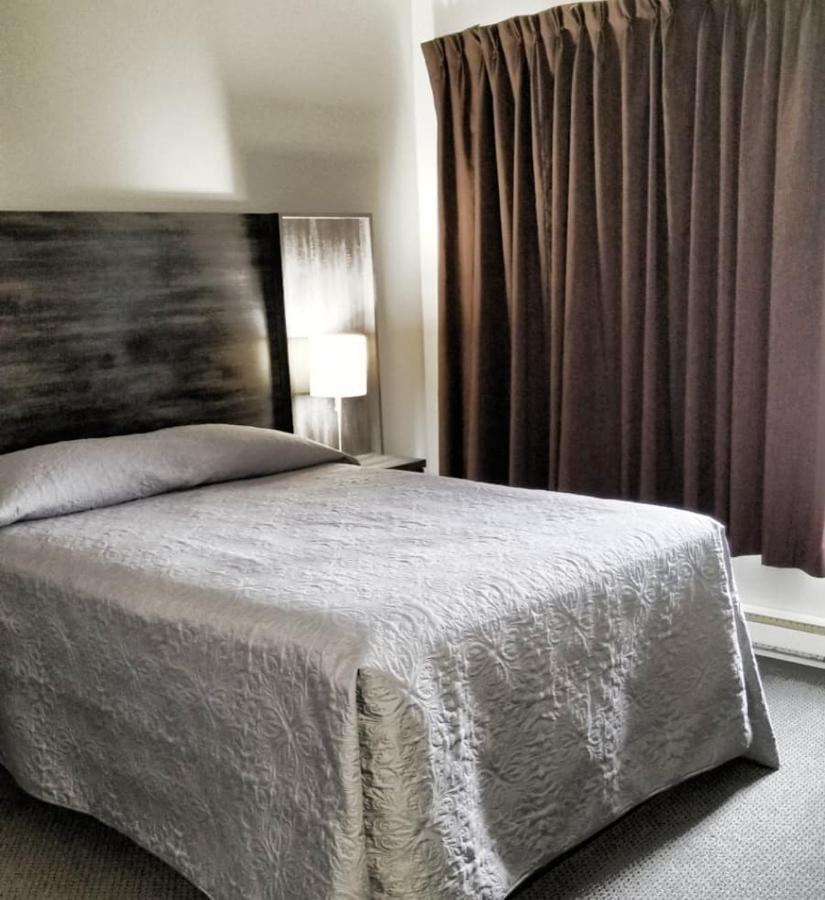Hotel Econo-One Amos ภายนอก รูปภาพ